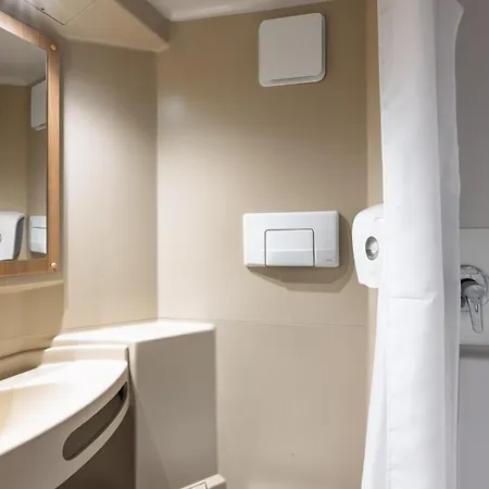 Premiere Classe Ouest - Lomme Otel