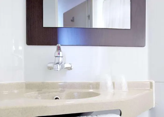 Premiere Classe Ouest - Lomme Отель