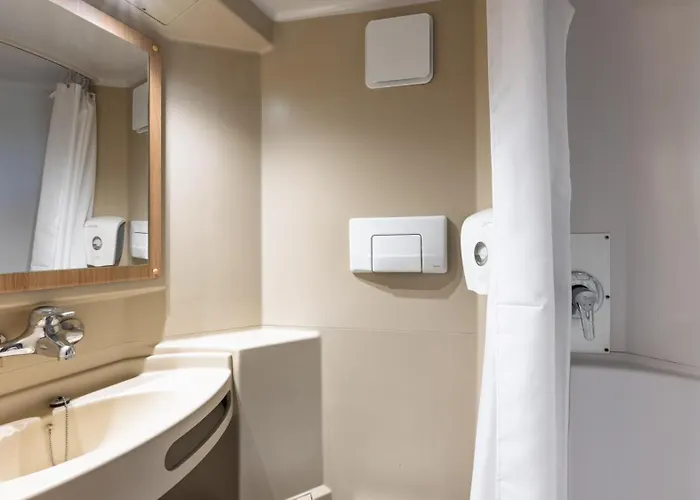 Premiere Classe Ouest - Lomme Otel